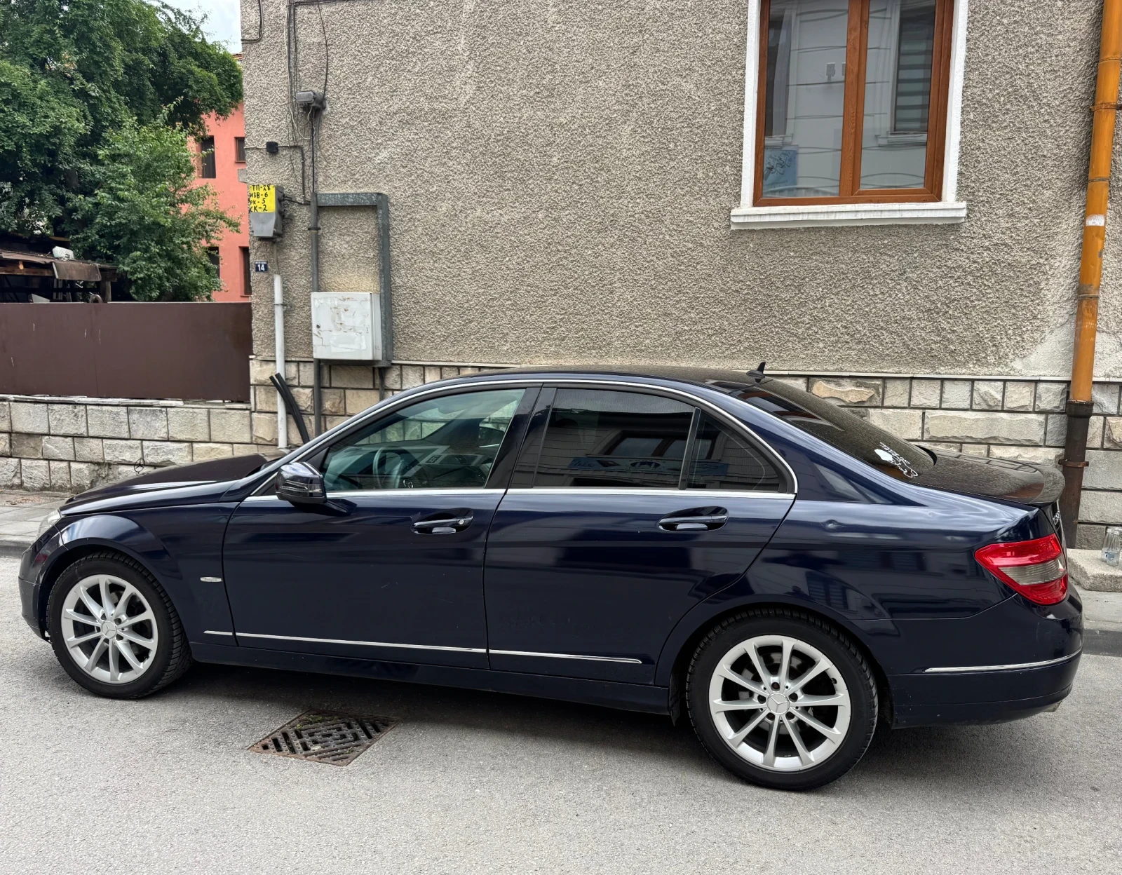Mercedes-Benz C 220, снимка 3 - Автомобили и джипове - 54987657