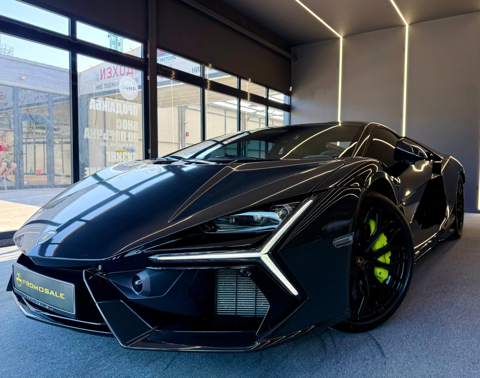 Lamborghini Revuelto Revuelto* Nero* Лизинг, снимка 3 - Автомобили и джипове - 55044793