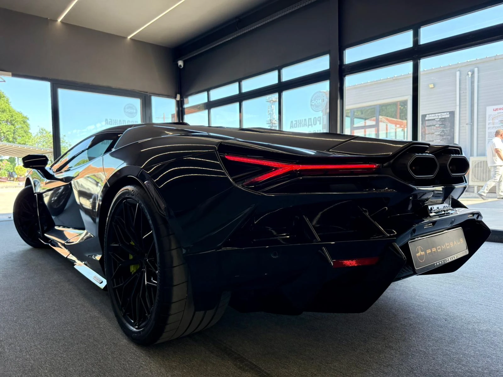 Lamborghini Revuelto Revuelto* Nero* Лизинг, снимка 4 - Автомобили и джипове - 55044793