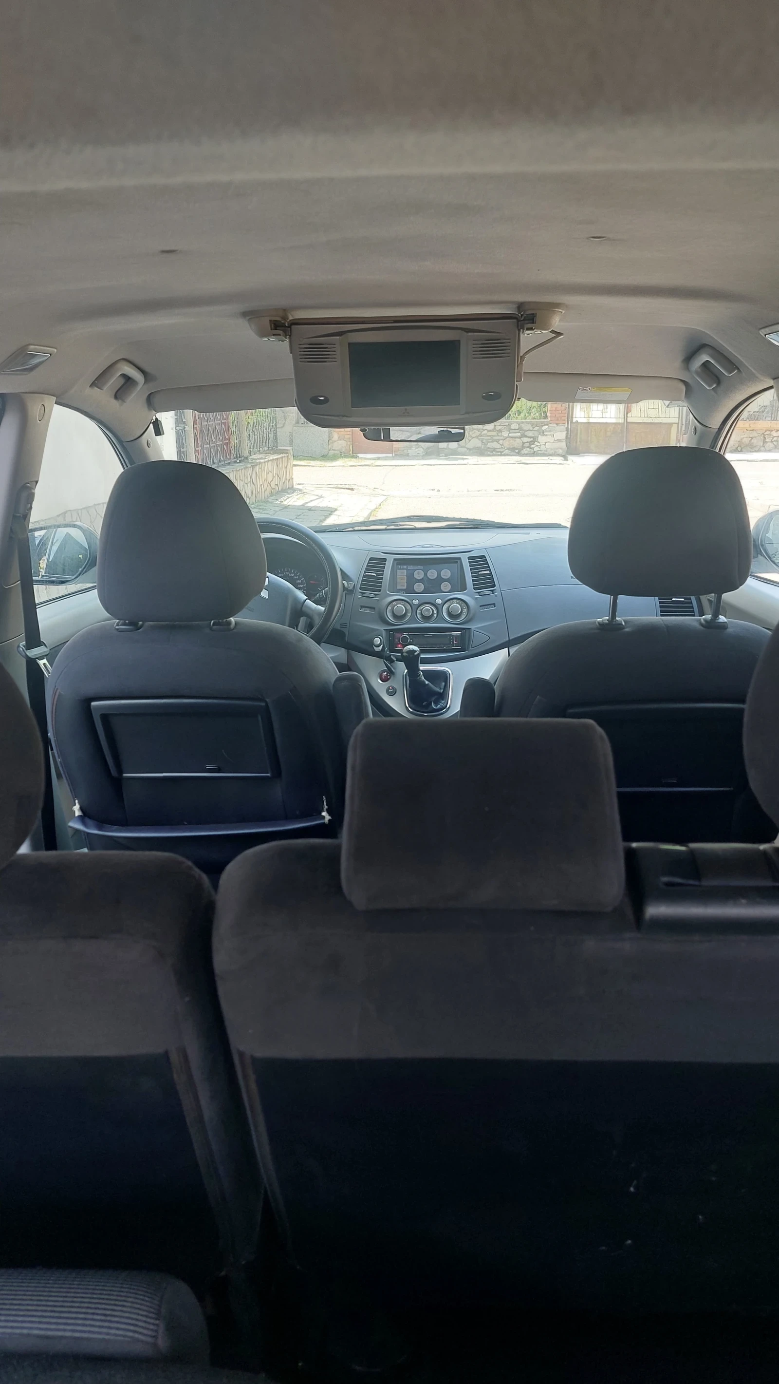 Mitsubishi Grandis Газ/бензин, снимка 12 - Автомобили и джипове - 55119477