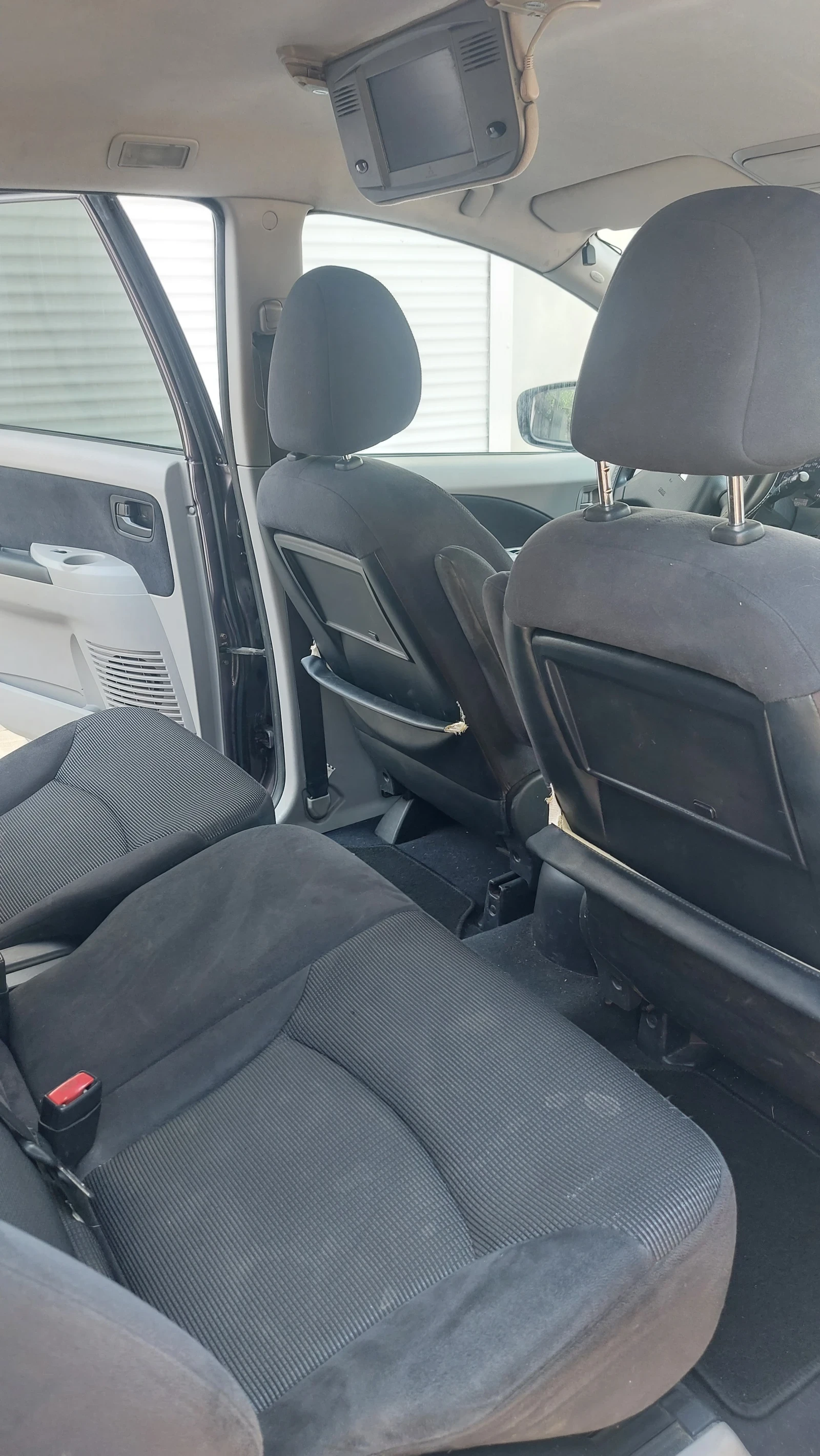 Mitsubishi Grandis Газ/бензин, снимка 9 - Автомобили и джипове - 55119477