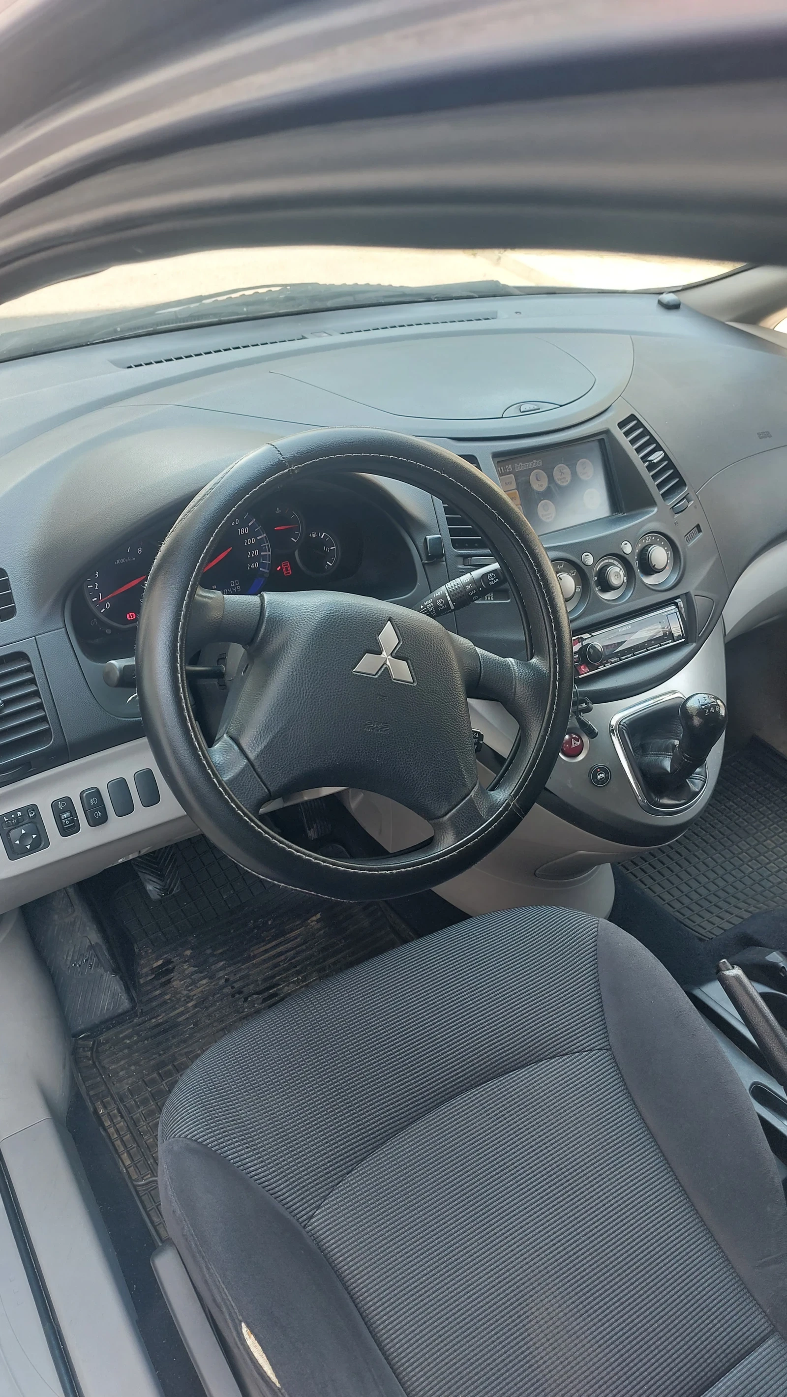 Mitsubishi Grandis Газ/бензин, снимка 7 - Автомобили и джипове - 55119477