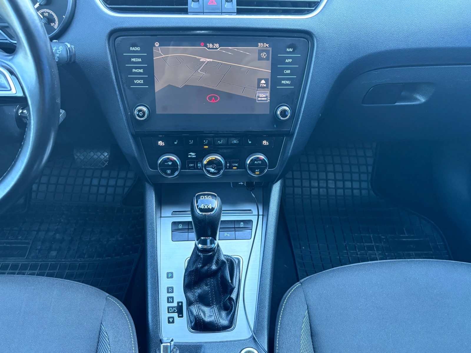 Skoda Octavia 2.0 TDI, снимка 13 - Автомобили и джипове - 55249347