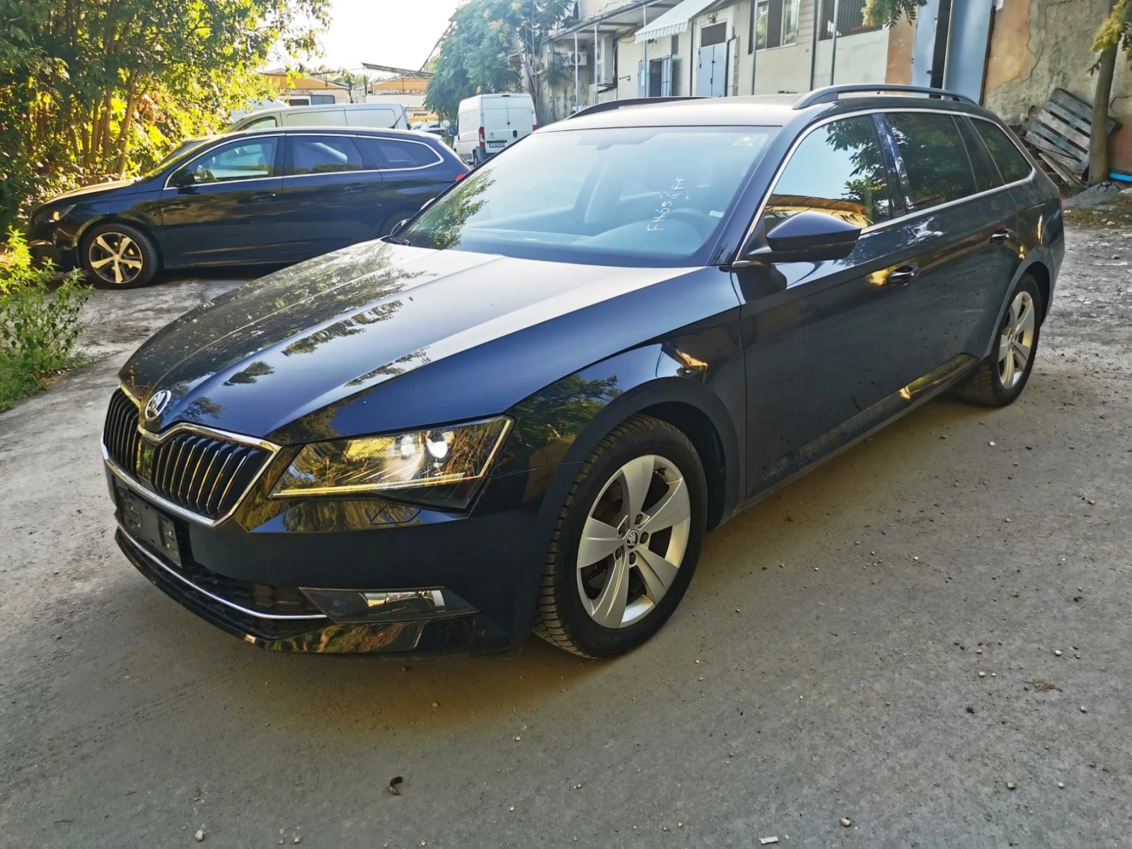 Skoda Superb 2.0 TDI, 150к.с. DSG, снимка 4 - Автомобили и джипове - 55891892