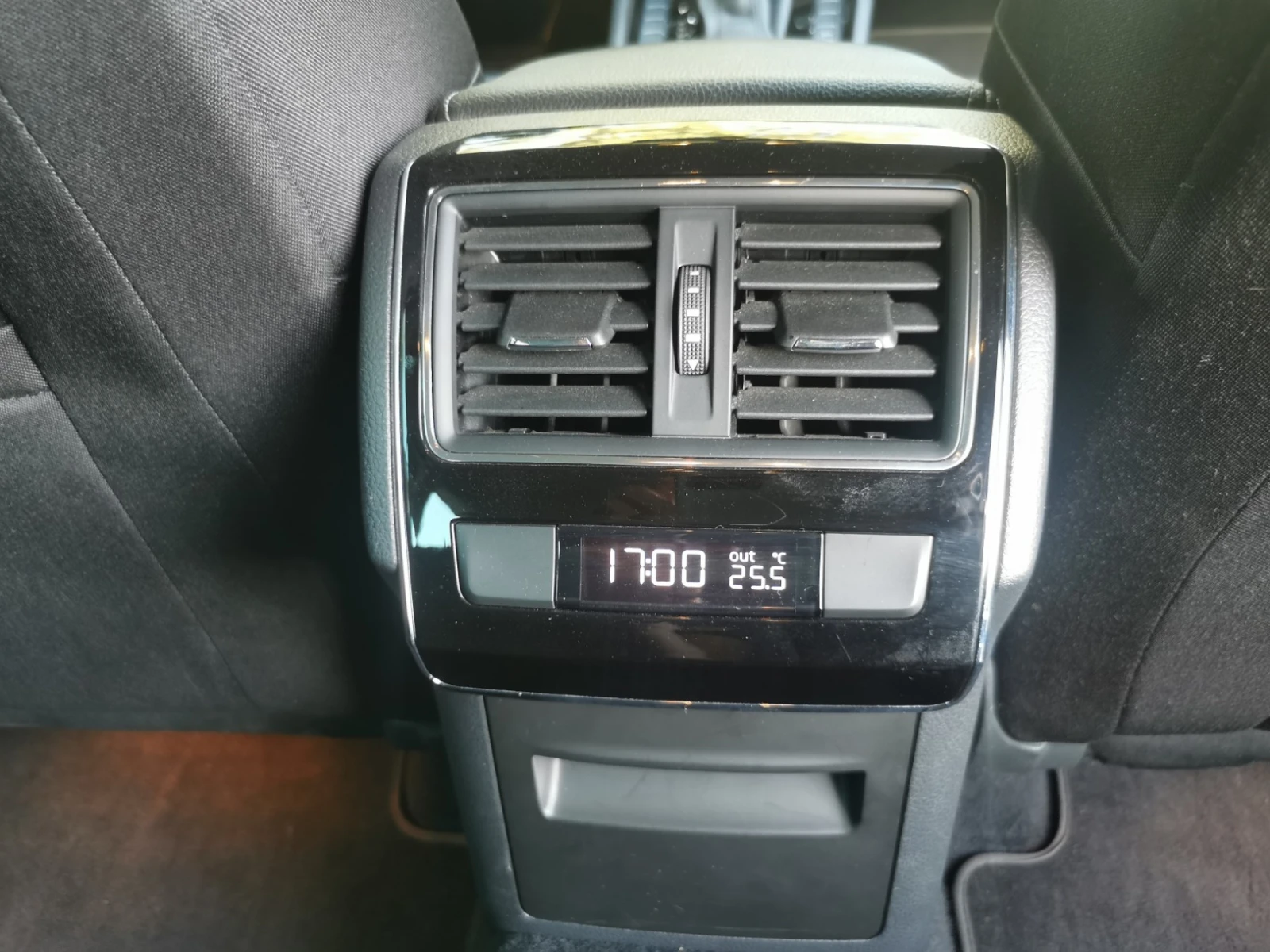 Skoda Superb 2.0 TDI, 150к.с. DSG, снимка 11 - Автомобили и джипове - 55891892