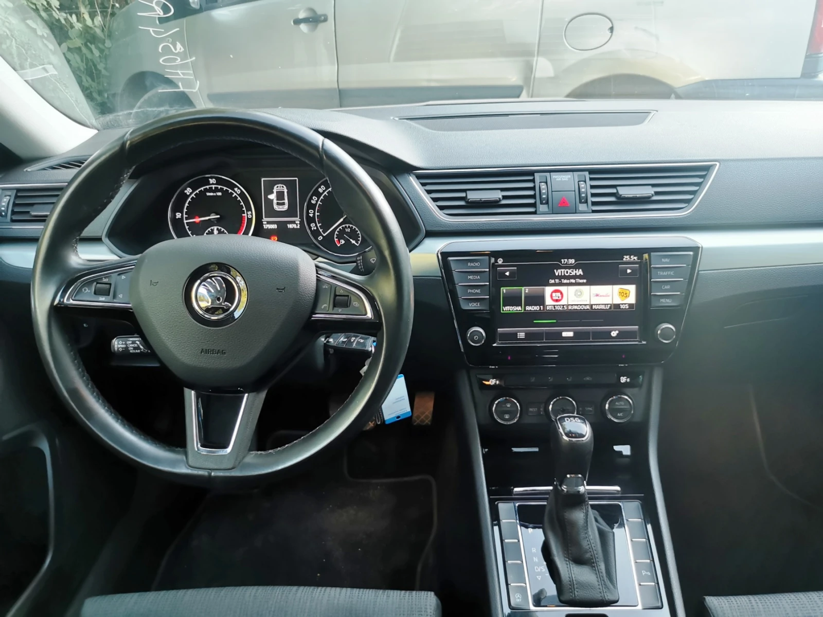 Skoda Superb 2.0 TDI, 150к.с. DSG, снимка 5 - Автомобили и джипове - 55891892