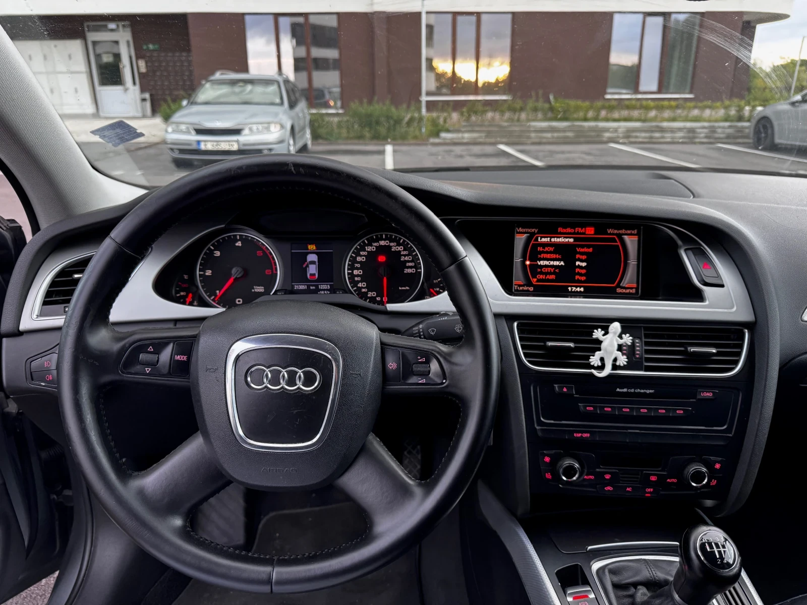 Audi A4 B8 2.0 TDI, снимка 4 - Автомобили и джипове - 56059944