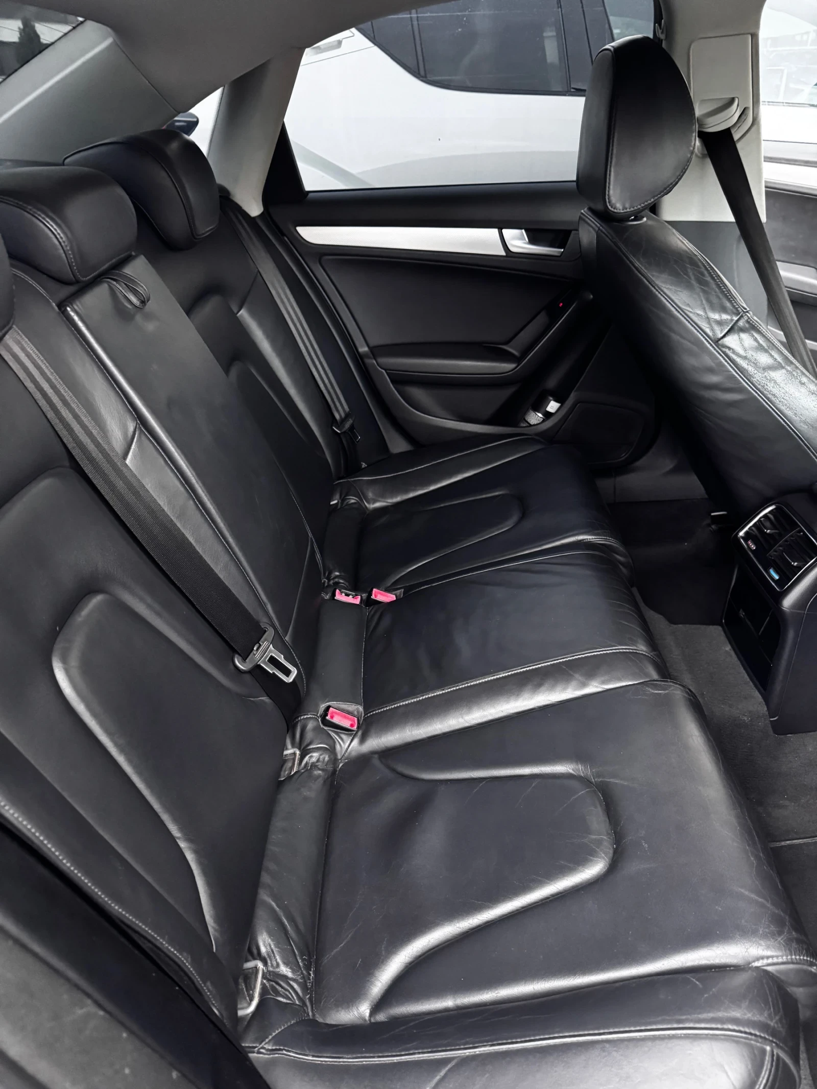 Audi A4 B8 2.0 TDI, снимка 10 - Автомобили и джипове - 56059944