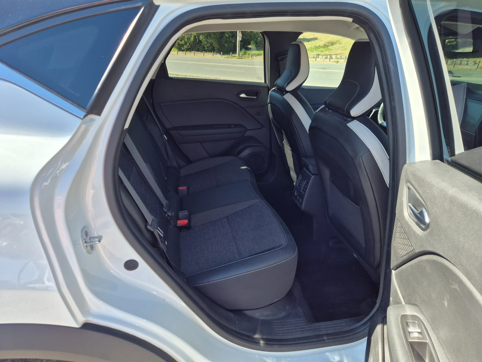 Renault Captur 1.0i, снимка 10 - Автомобили и джипове - 56359349