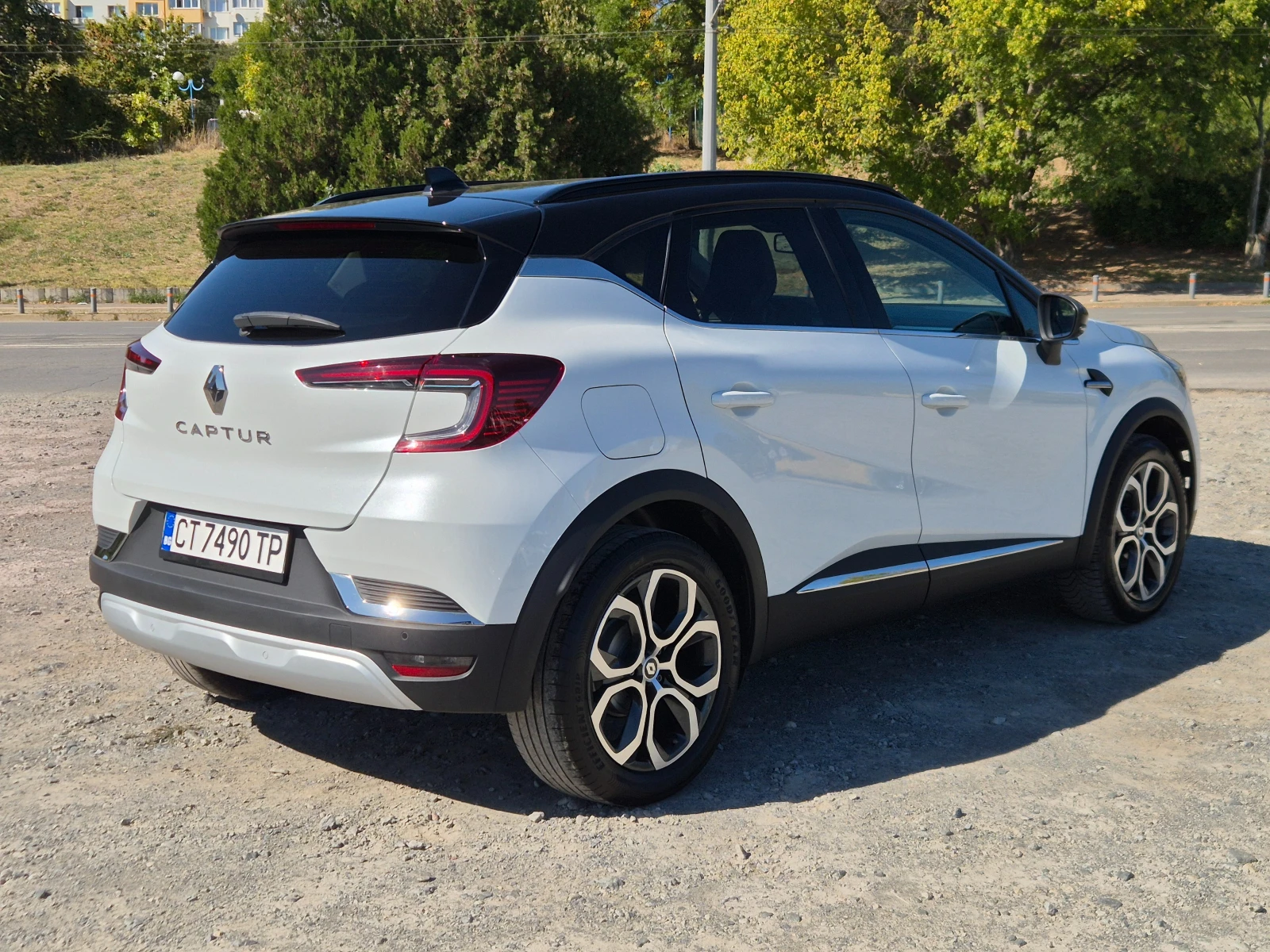 Renault Captur 1.0i, снимка 5 - Автомобили и джипове - 56359349
