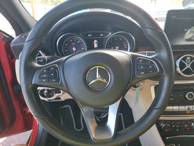 Mercedes-Benz GLA 250 Фиксирана цена, снимка 11 - Автомобили и джипове - 47467066