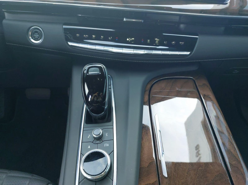 Cadillac Escalade 6.2 V8 SPORT PLATINUM/AKG/HEAD UP/PANO/TV/7-МЕСТЕН, снимка 12 - Автомобили и джипове - 52141026