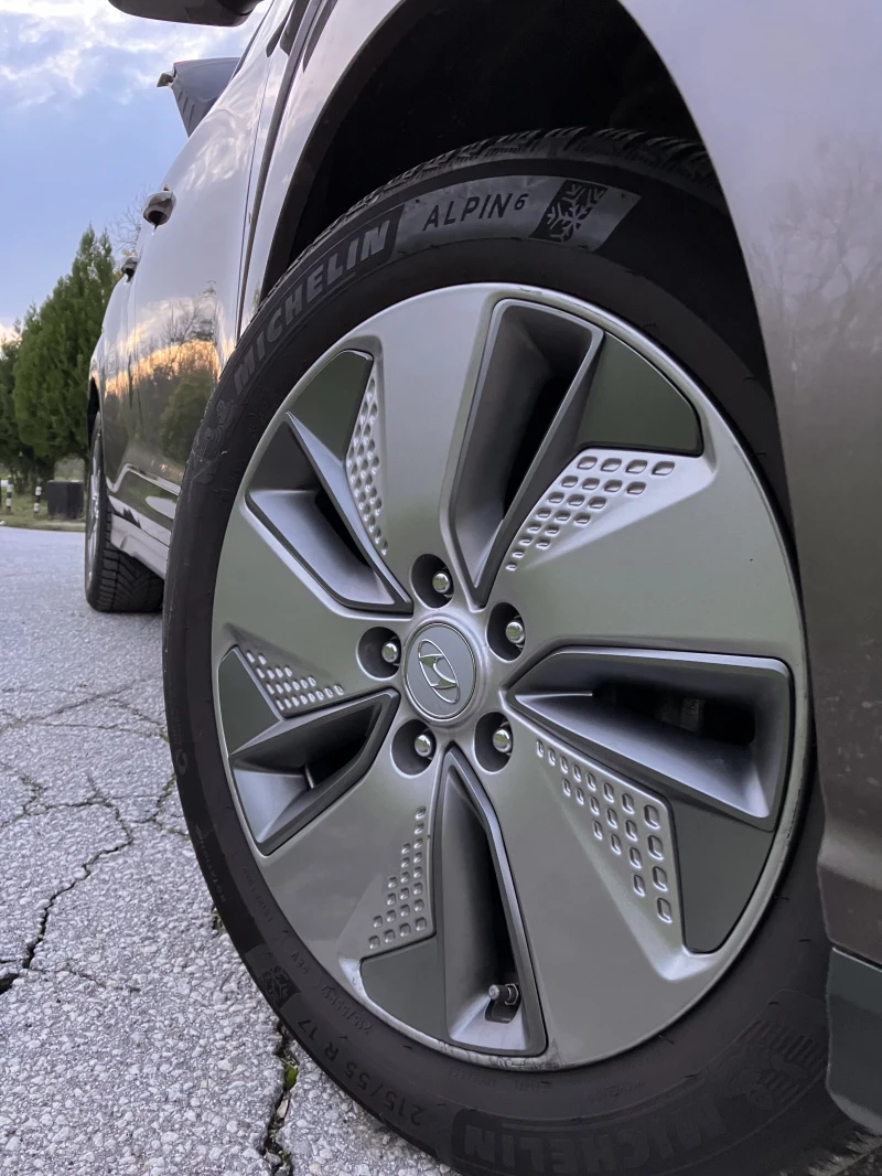 Hyundai Kona Electric 64kWh, снимка 13 - Автомобили и джипове - 52679608