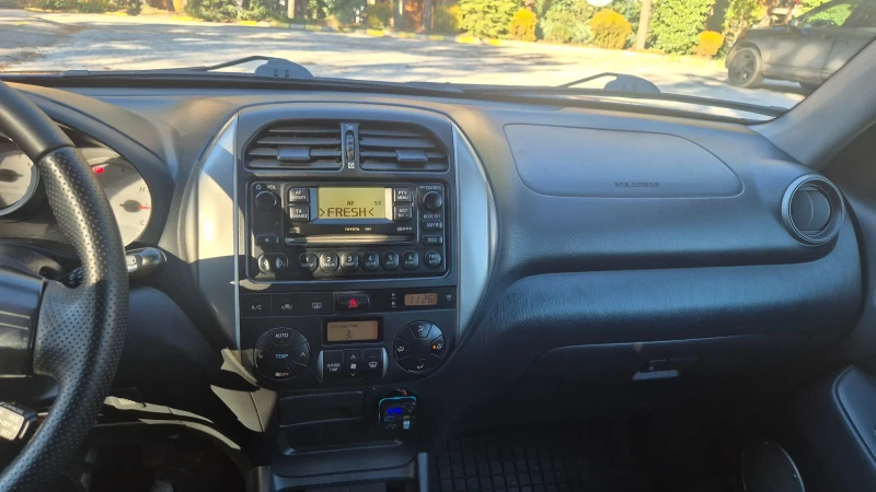 Toyota Rav4 2.0i 150hp, снимка 16 - Автомобили и джипове - 52753276