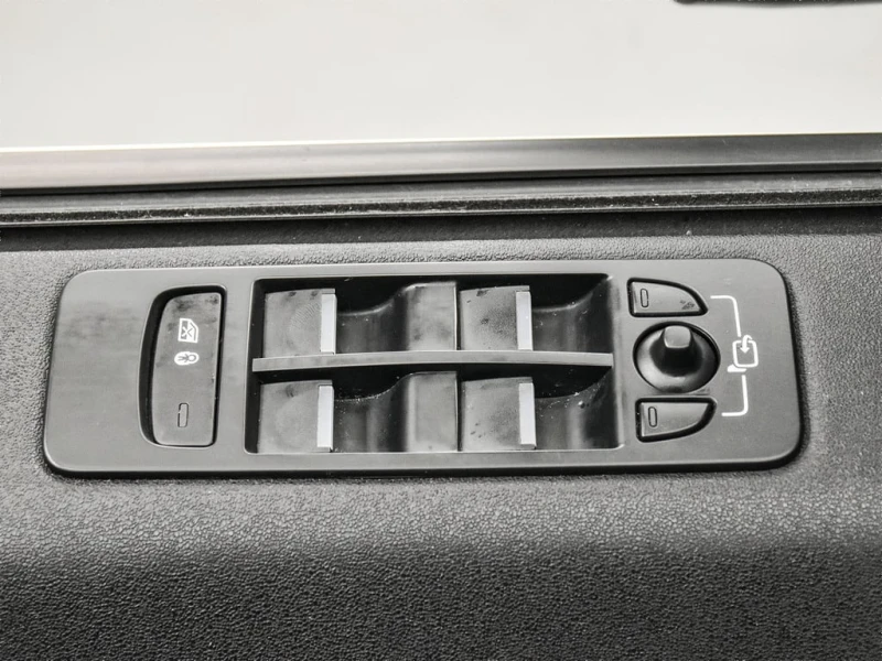 Land Rover Discovery Sport * AWD 4dr HSE * CARFAX * БЕЗ ПЪРВОНАЧАЛНА ВНОСКА, снимка 15 - Автомобили и джипове - 52923951