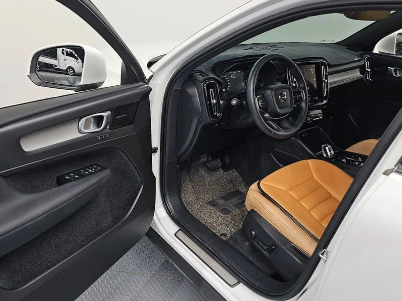 Volvo XC40 2.0 197 hp Automatic, снимка 10 - Автомобили и джипове - 55812990