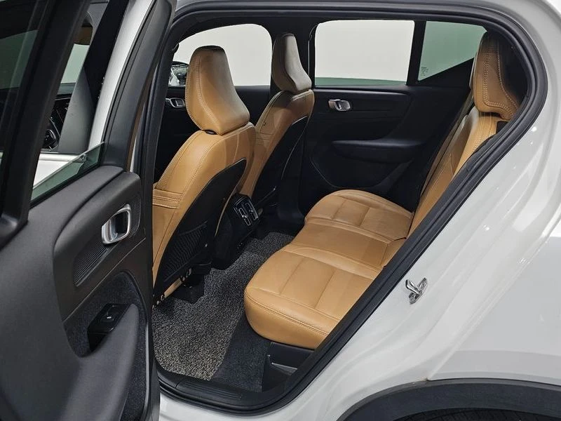 Volvo XC40 2.0 197 hp Automatic, снимка 12 - Автомобили и джипове - 55812990