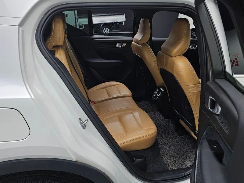 Volvo XC40 2.0 197 hp Automatic, снимка 11 - Автомобили и джипове - 55812990