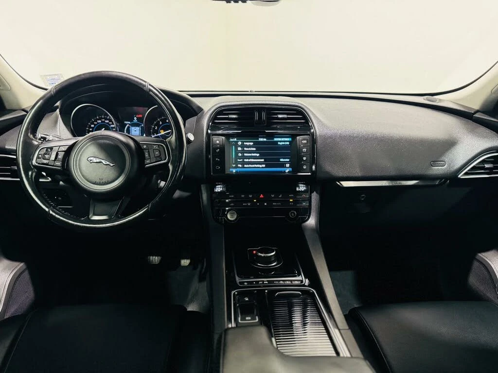 Jaguar F-PACE 2.5T PREMIUM AWD  - изображение 10