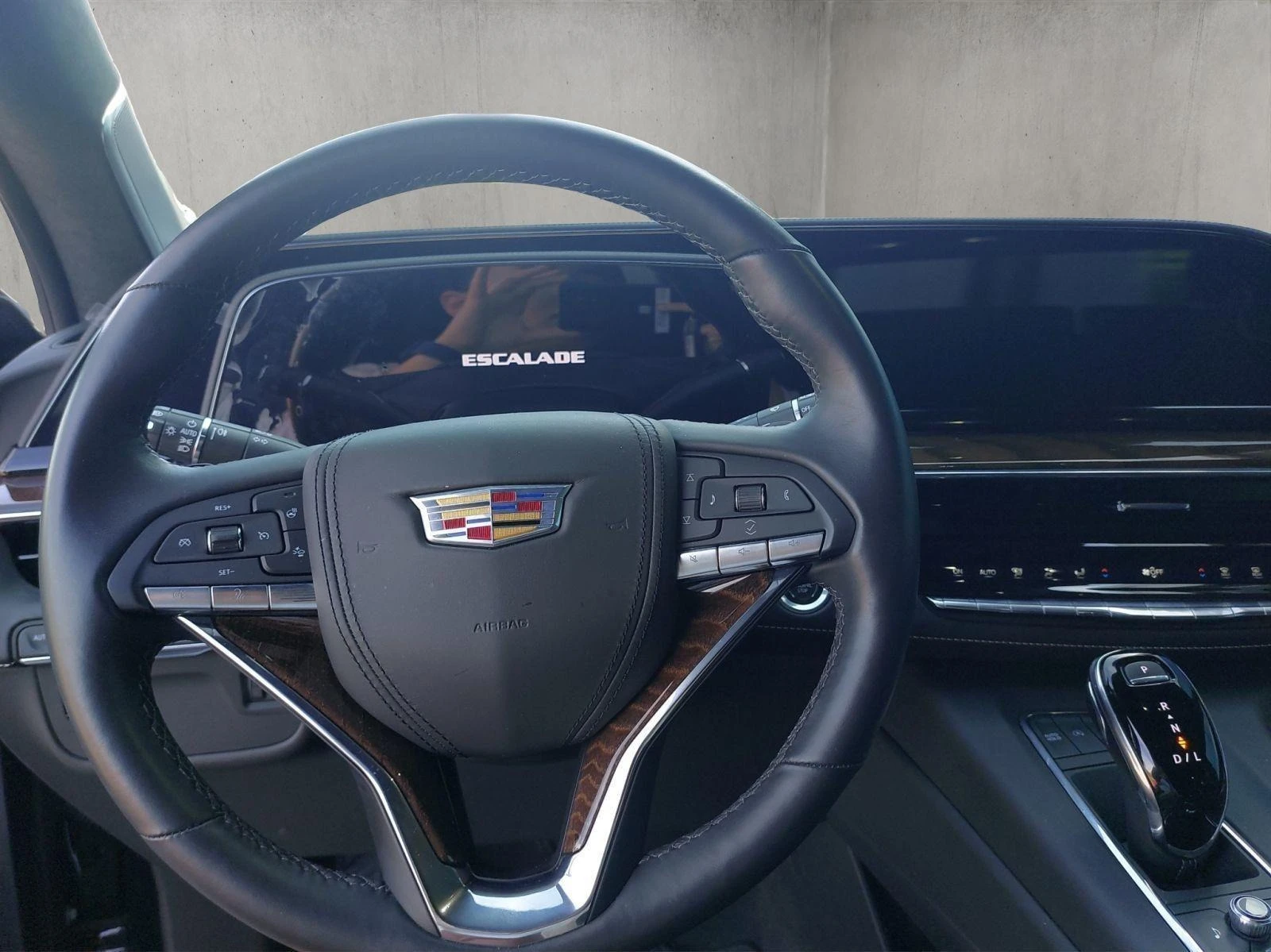 Cadillac Escalade 6.2 V8 SPORT PLATINUM/AKG/HEAD UP/PANO/TV/7-МЕСТЕН - изображение 10
