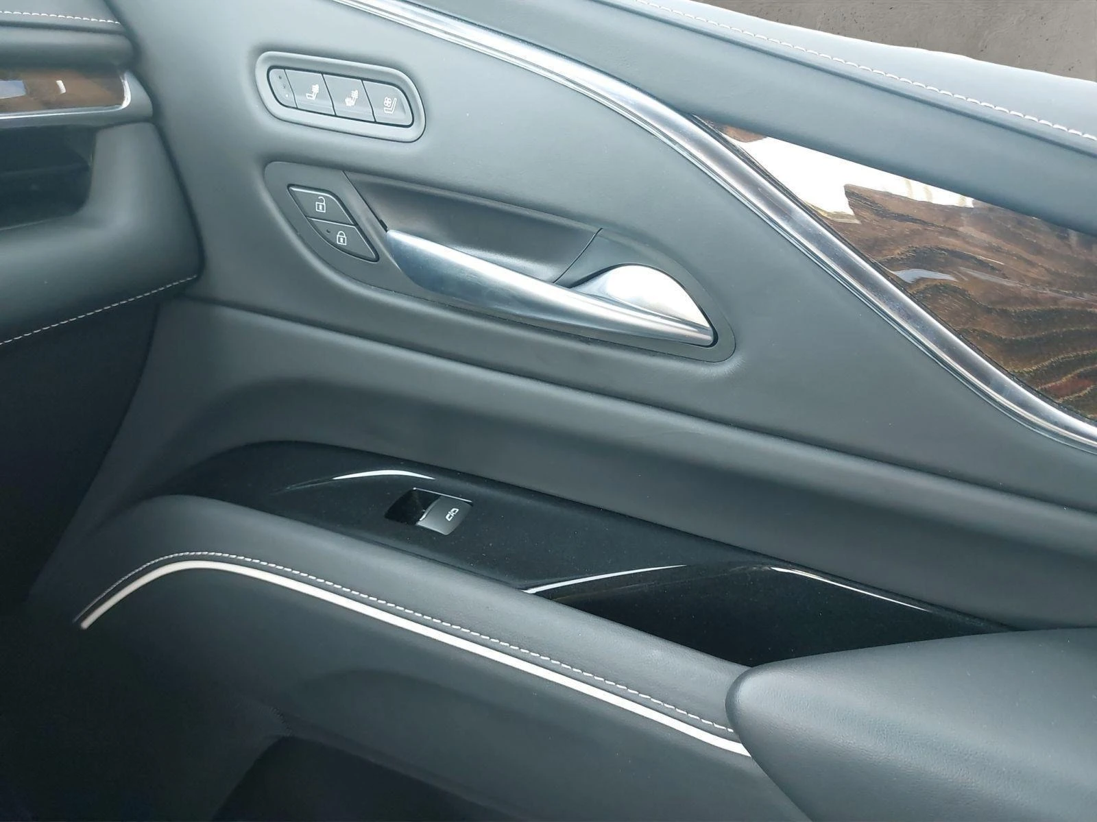 Cadillac Escalade 6.2 V8 SPORT PLATINUM/AKG/HEAD UP/PANO/TV/7- | Mobile.bg   14