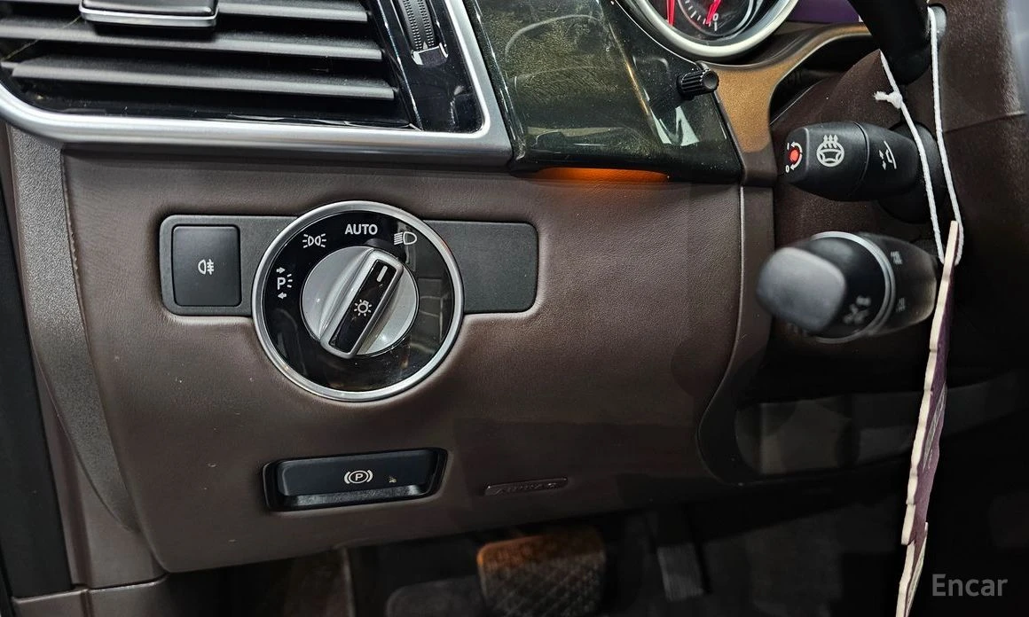 Mercedes-Benz GLS 500 AMG* DESIGNO* DISTRONIC* ОБДУХ* 360* ПОДГРЕВ, снимка 16 - Автомобили и джипове - 53915211