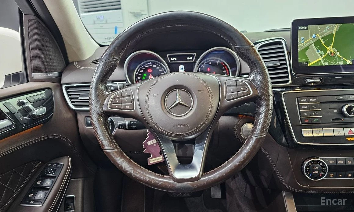 Mercedes-Benz GLS 500 AMG* DESIGNO* DISTRONIC* ОБДУХ* 360* ПОДГРЕВ, снимка 9 - Автомобили и джипове - 53915211