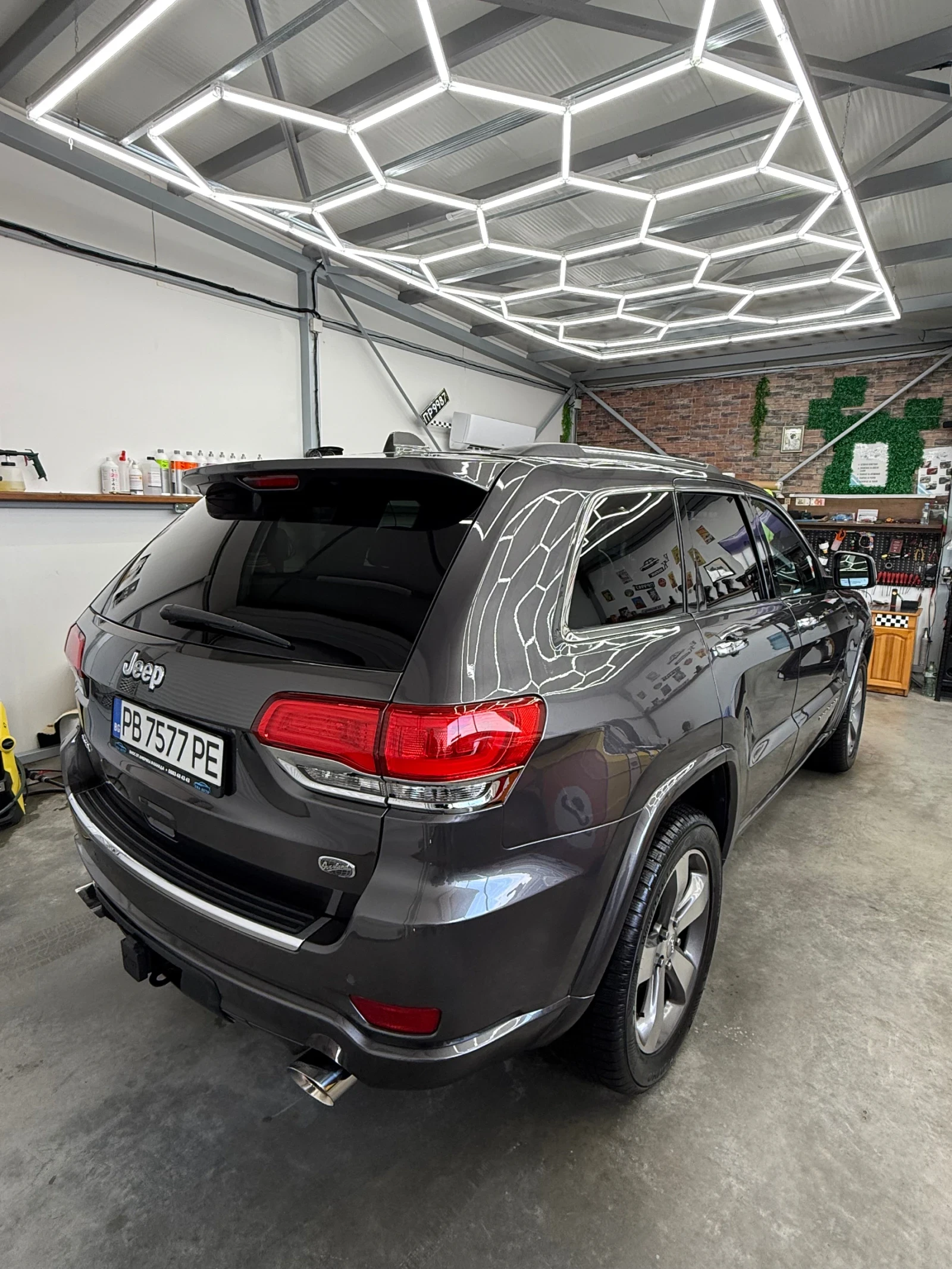 Jeep Grand cherokee 5.7 HEMI Overland 2015, снимка 4 - Автомобили и джипове - 55014932