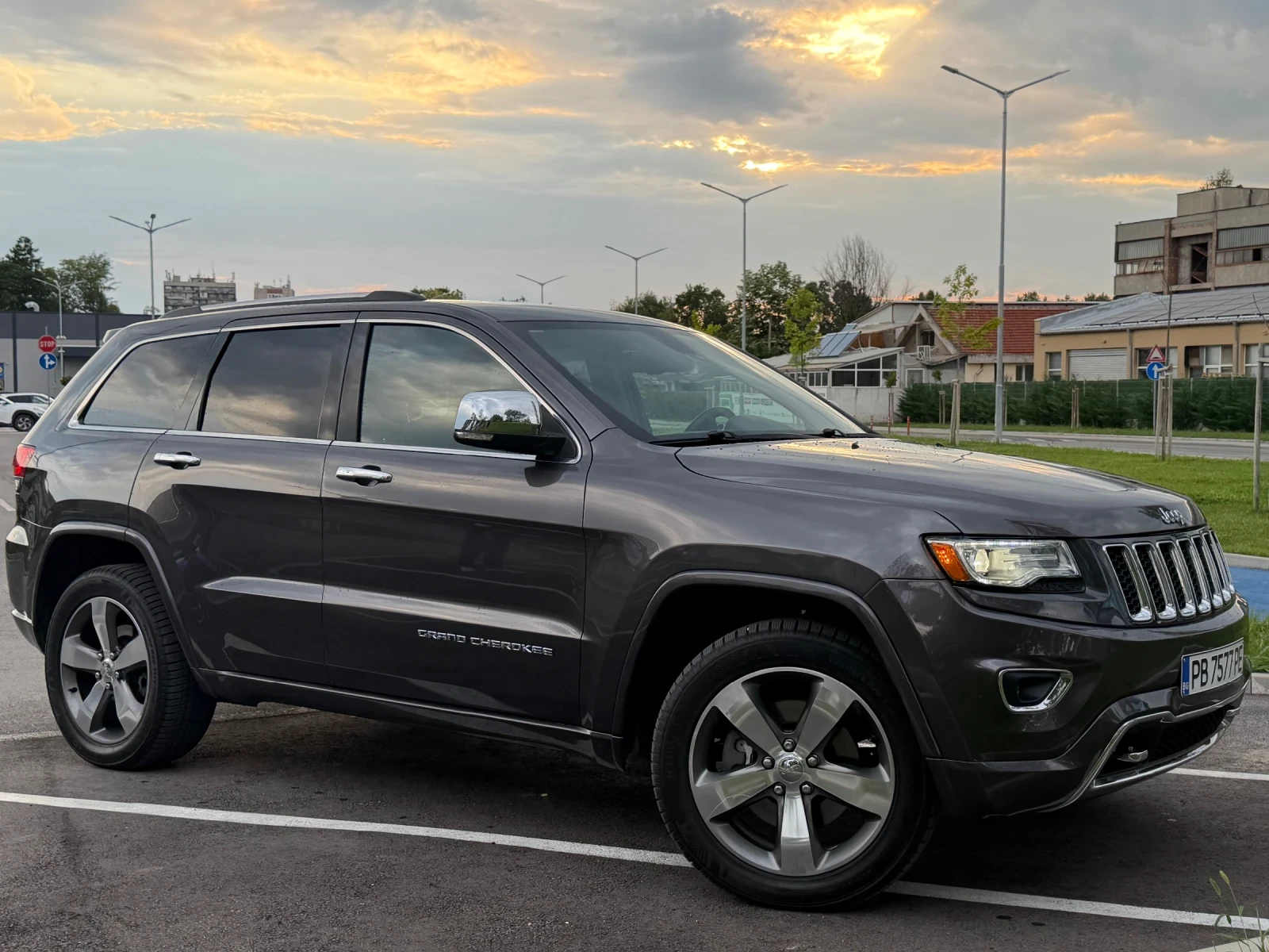 Jeep Grand cherokee 5.7 HEMI Overland 2015, снимка 11 - Автомобили и джипове - 55014932