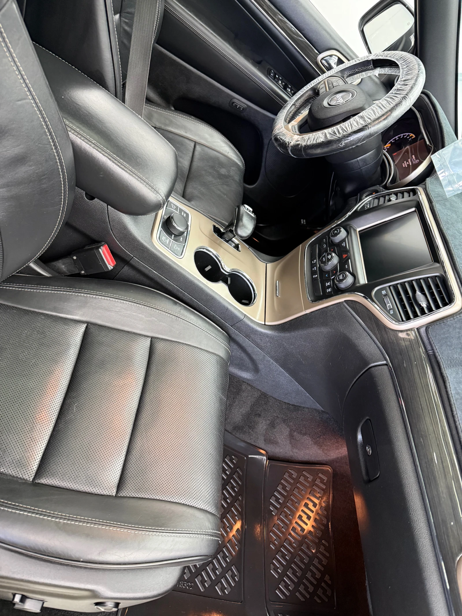 Jeep Grand cherokee 5.7 HEMI Overland 2015, снимка 6 - Автомобили и джипове - 55014932