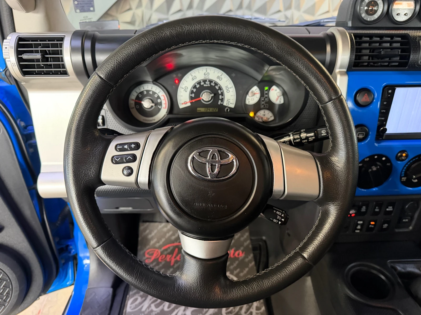 Toyota Fj cruiser 4.0, снимка 8 - Автомобили и джипове - 55396175