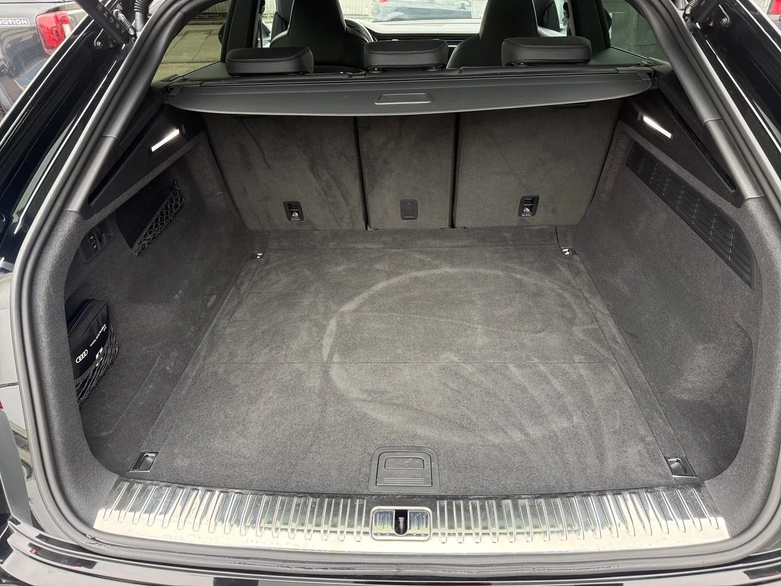 Audi Q8 50 TDI / S-LINE / BLACK OPTIC / MATRIX / B&O / 360, снимка 16 - Автомобили и джипове - 56082128