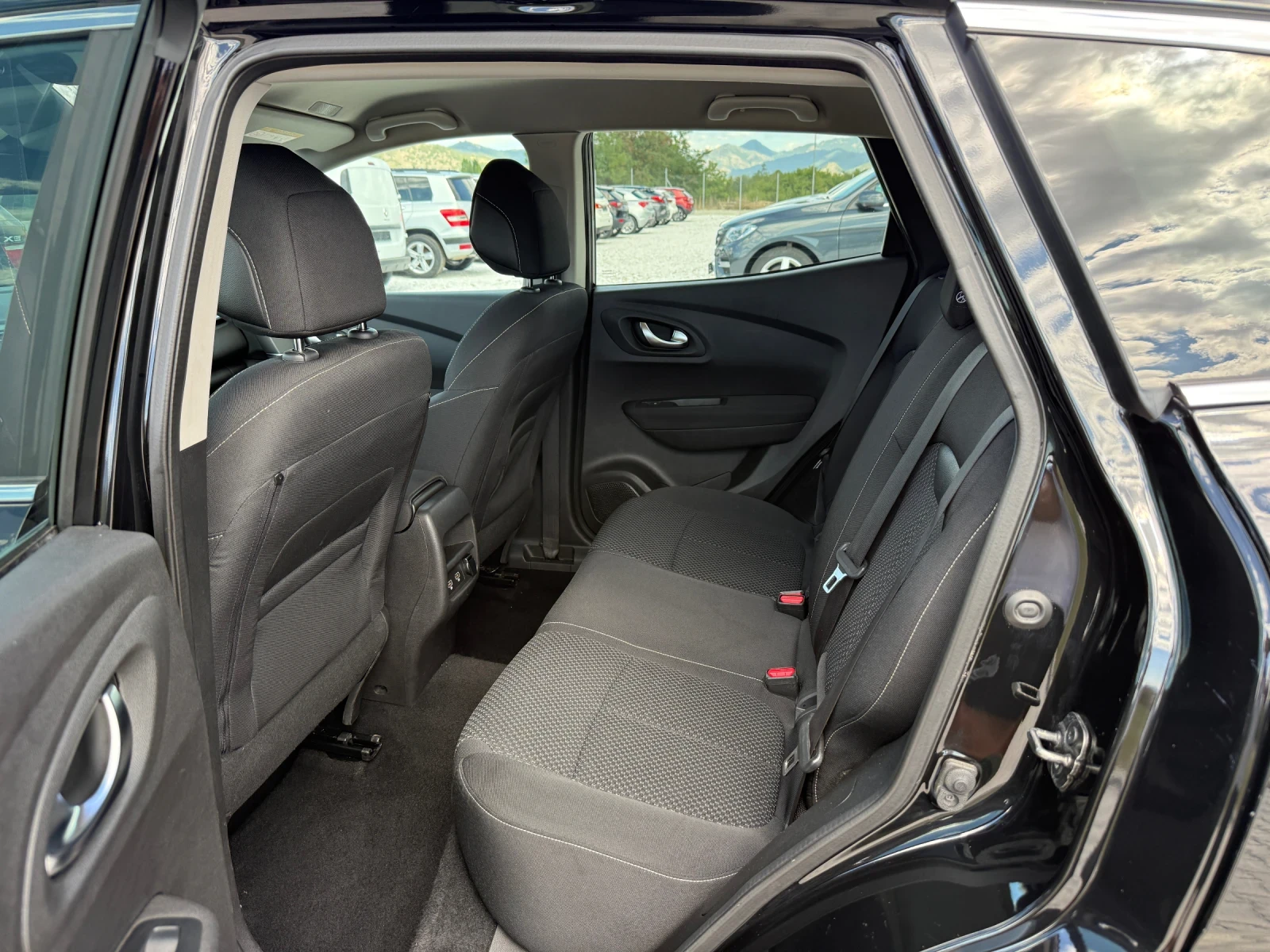 Renault Kadjar 1.5 DCI FACE LIFT NAVI CAMERA, снимка 11 - Автомобили и джипове - 56164851