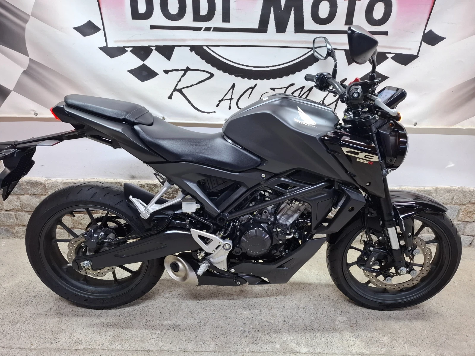 Honda Cb Facelift * / Full Led / ABS, снимка 16 - Мотоциклети и мототехника - 54906891