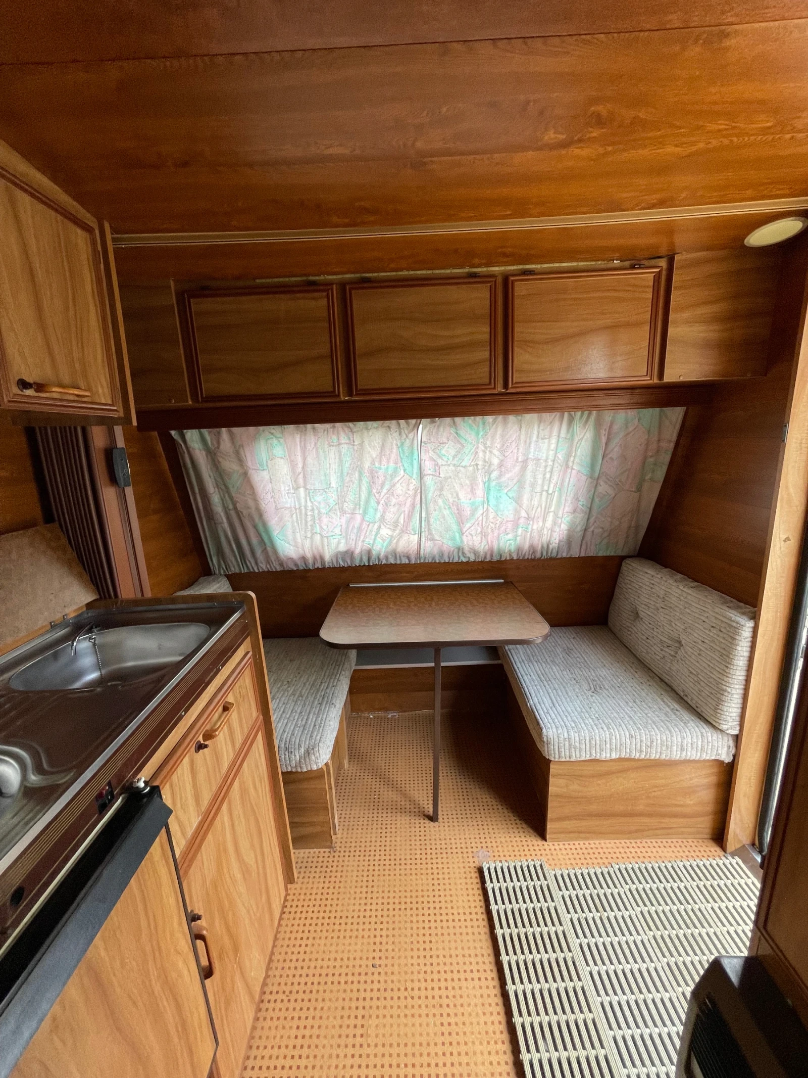 Каравана Caravelair, снимка 10 - Каравани и кемпери - 54380596
