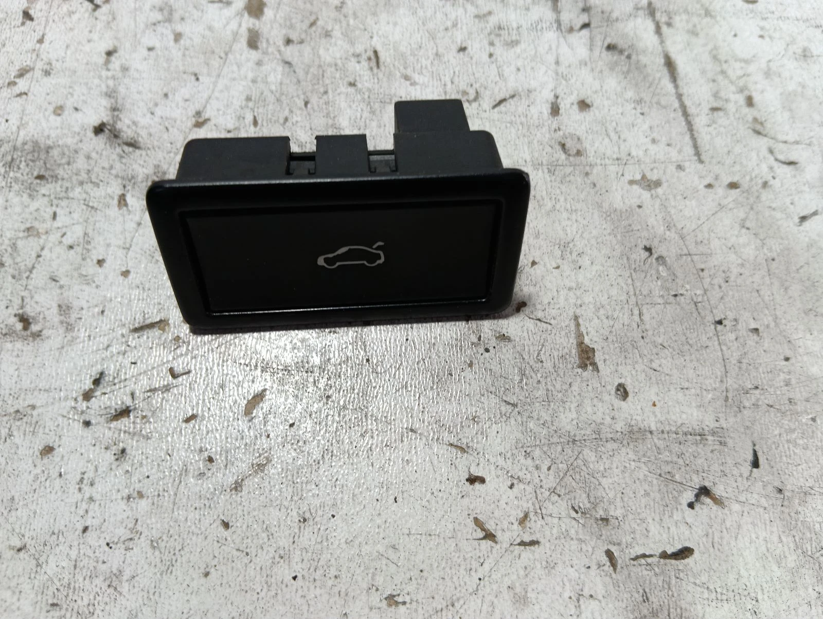 копче отваряне заден капак 3C0959831A Шкода Октавия 2.0 TDI