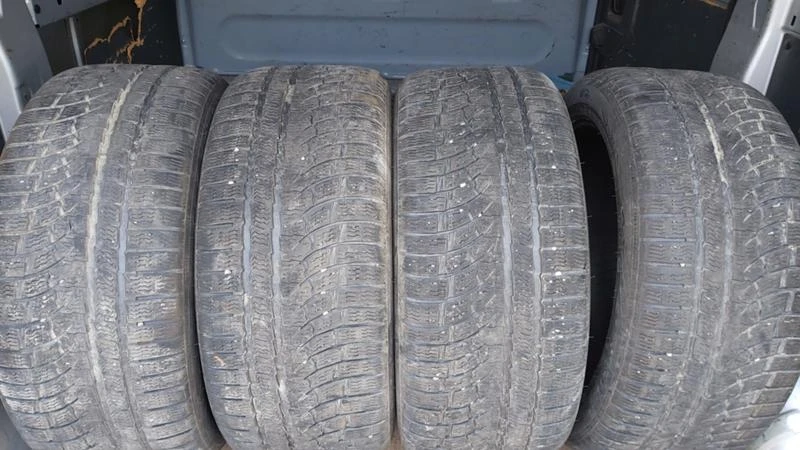 Гуми Зимни 255/55R18, снимка 1 - Гуми и джанти - 29253374