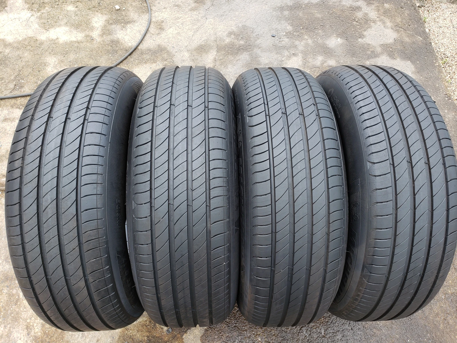 Гуми Летни 215/65R17, снимка 2 - Гуми и джанти - 54665478