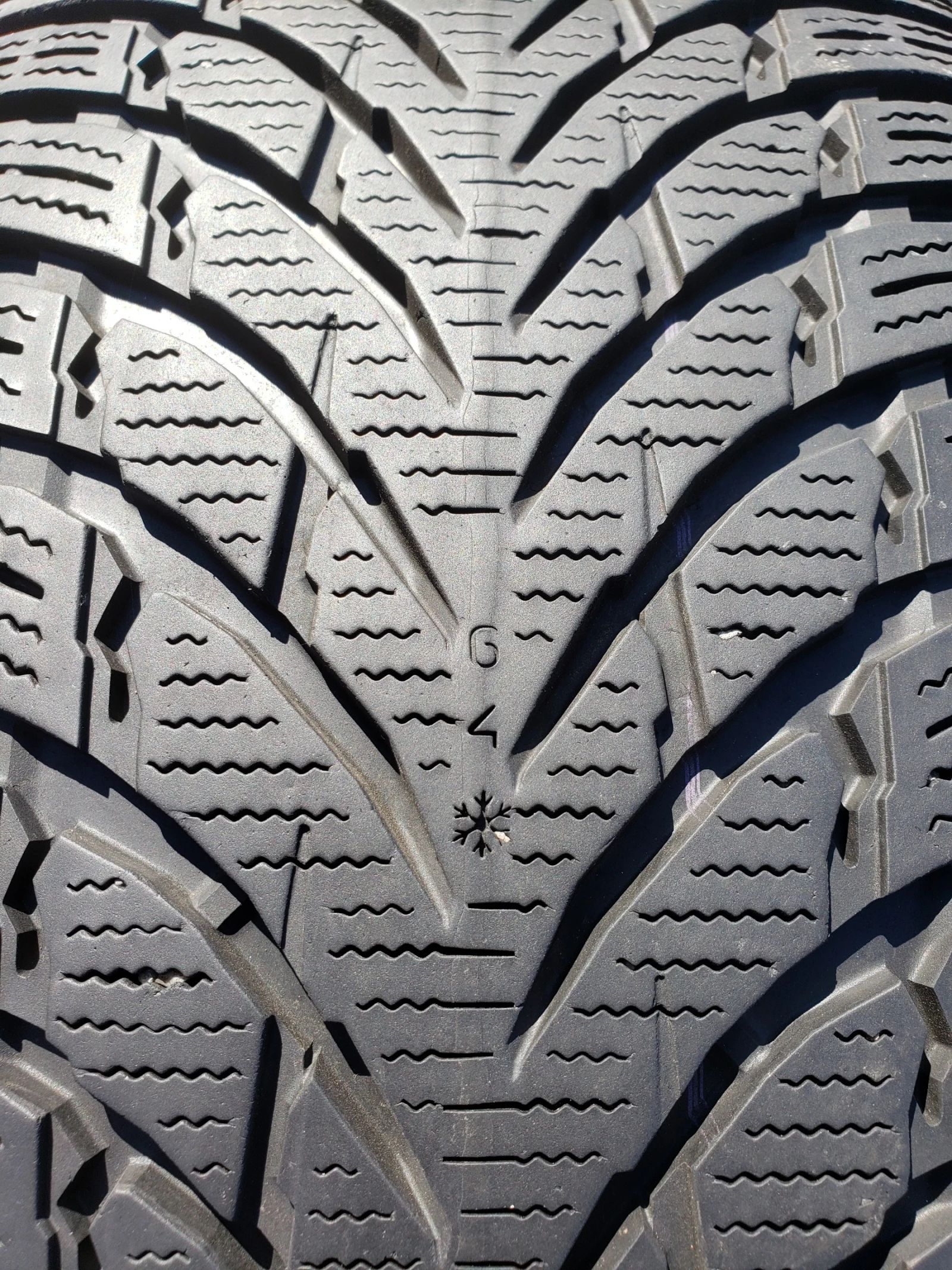 Гуми Зимни 235/65R17, снимка 5 - Гуми и джанти - 56253968