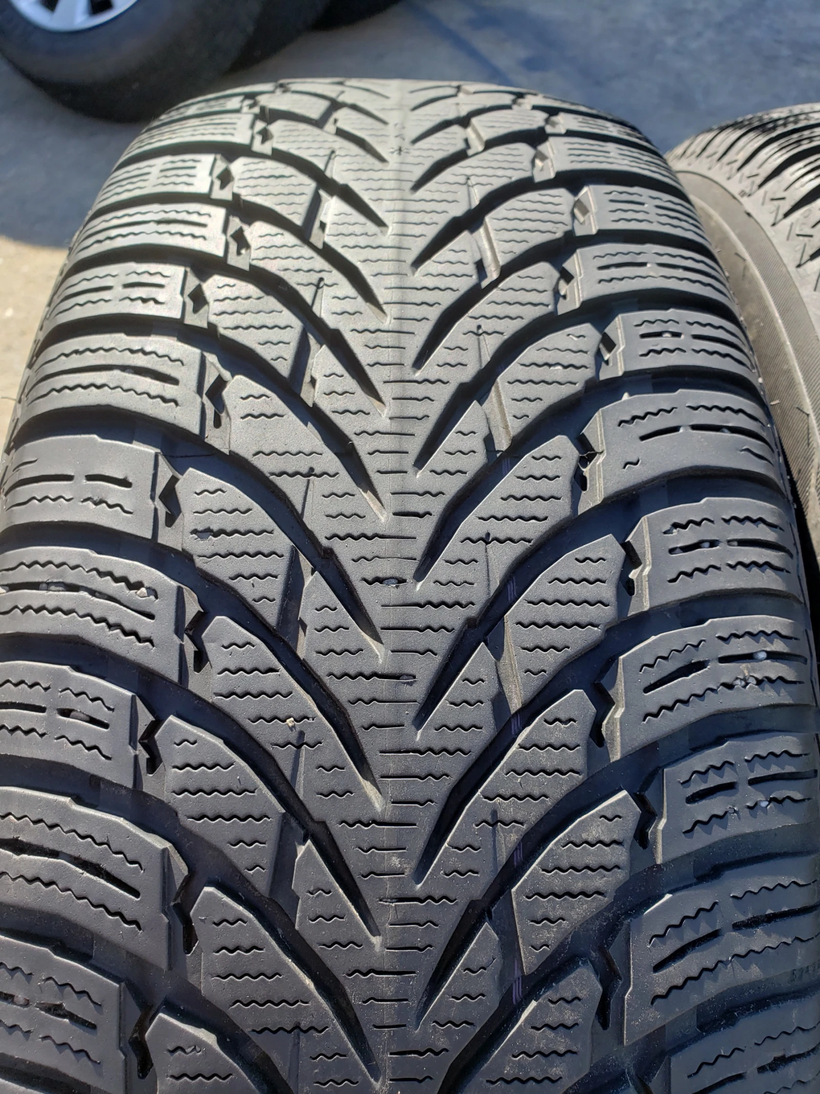 Гуми Зимни 235/65R17