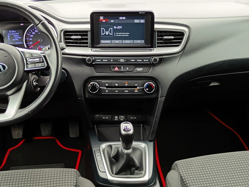 Kia Ceed 1.6 CRDi* GT Line* Face* Euro 6D* NAVI* КАМЕРА* , снимка 13 - Автомобили и джипове - 50977026