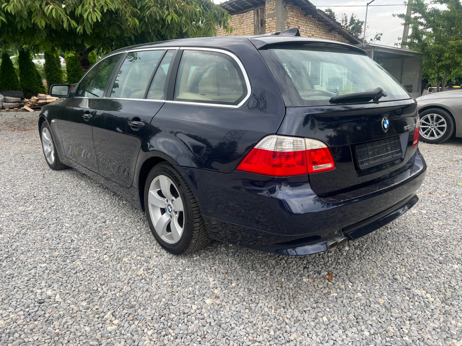BMW 530 xDrive/231кс/Нави/Автомат, снимка 7 - Автомобили и джипове - 53563794