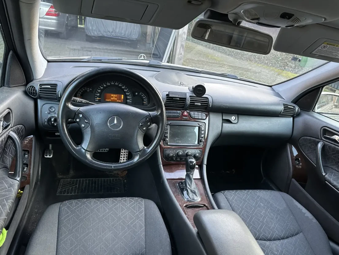 Mercedes-Benz C 220, снимка 7 - Автомобили и джипове - 53758600