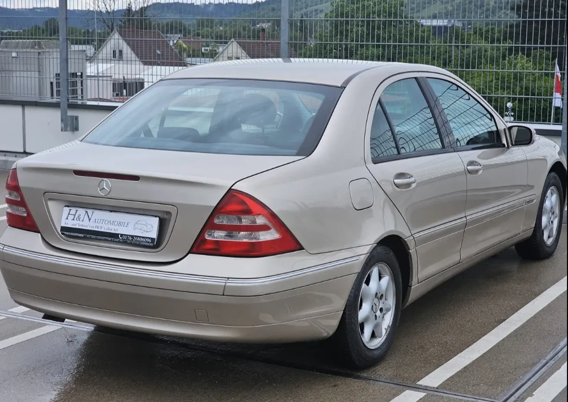 Mercedes-Benz C 220, снимка 6 - Автомобили и джипове - 53758600