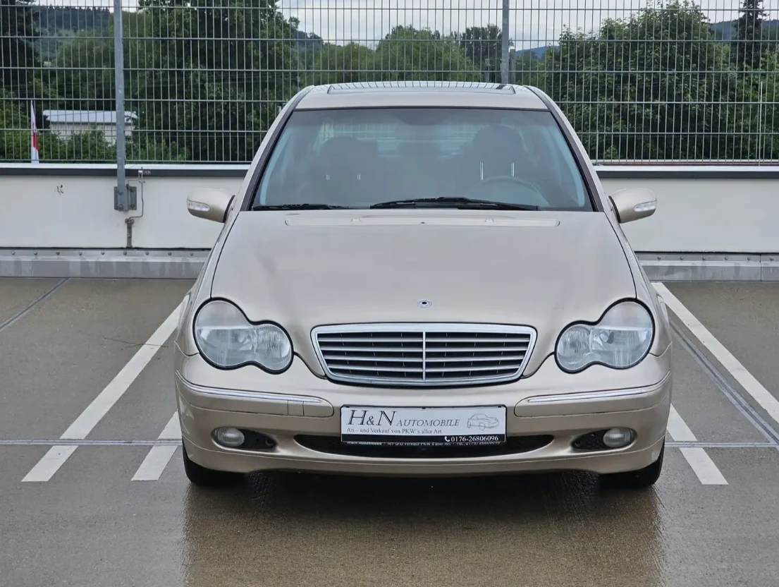 Mercedes-Benz C 220, снимка 2 - Автомобили и джипове - 53758600