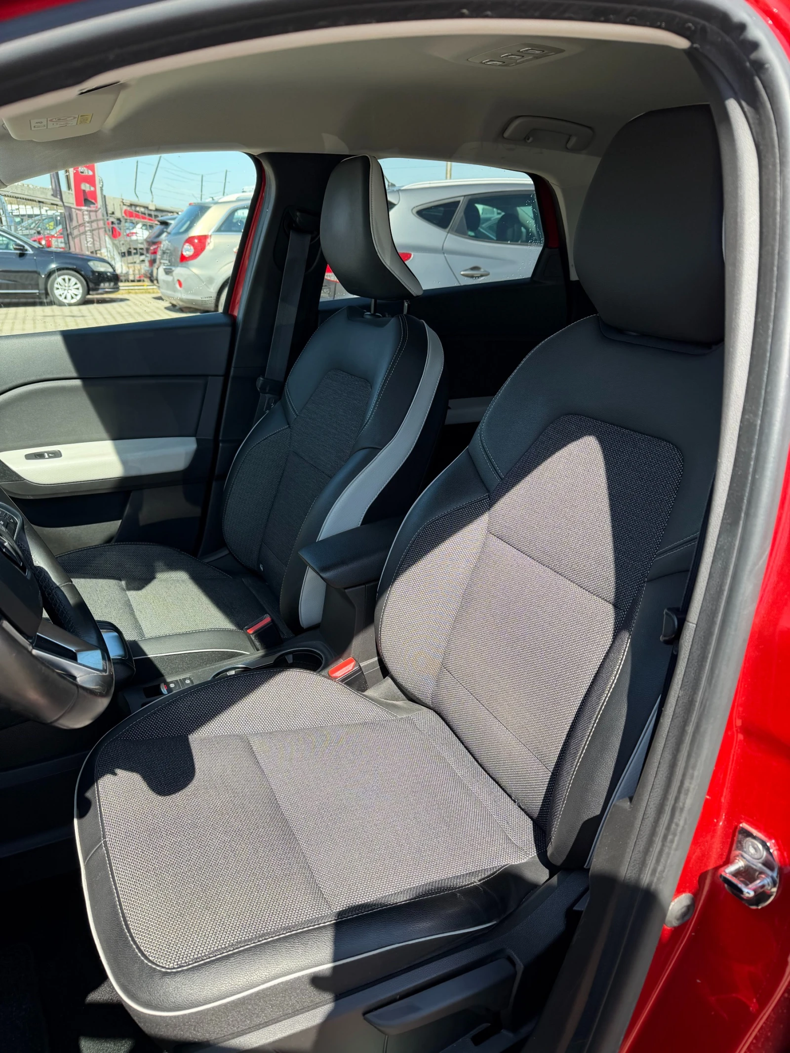 Renault Captur 1.3TCe AVTOMAT/NAVI/KOJA/KAMERA EURO 6, снимка 12 - Автомобили и джипове - 54303257