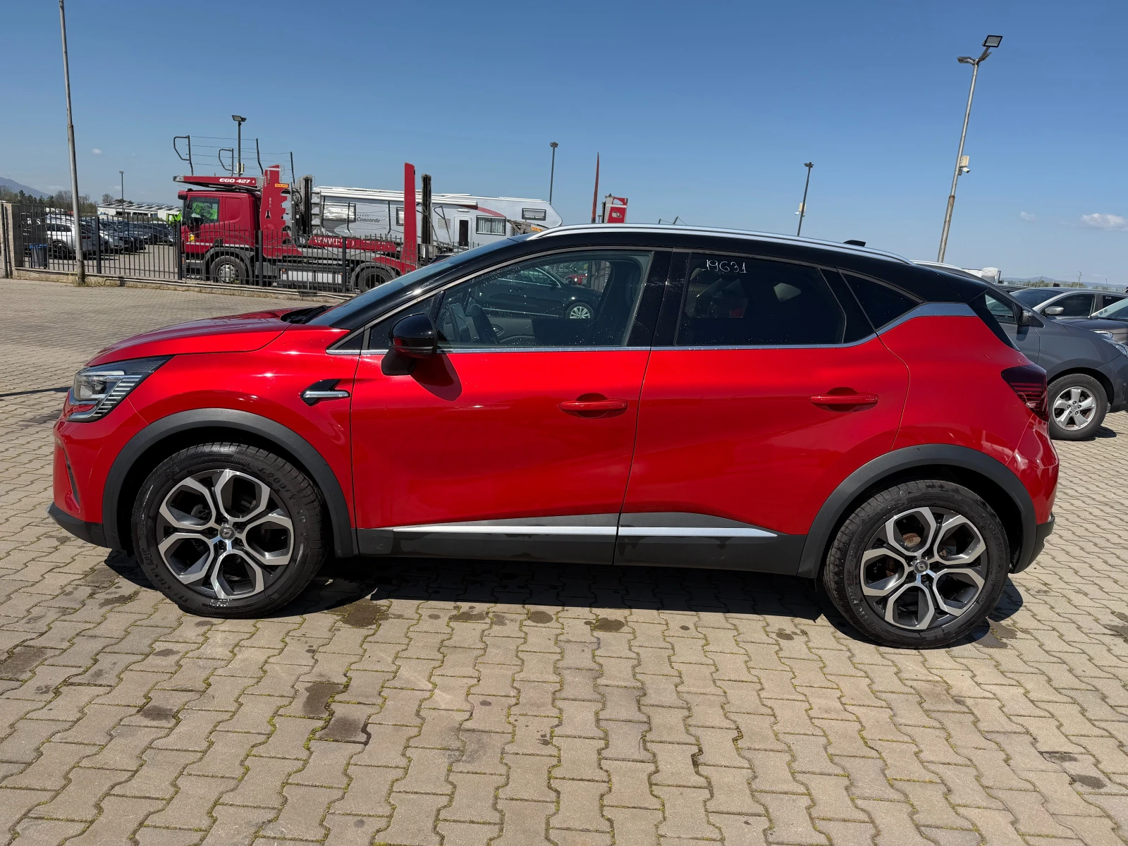 Renault Captur 1.3TCe AVTOMAT/NAVI/KOJA/KAMERA EURO 6, снимка 9 - Автомобили и джипове - 54303257