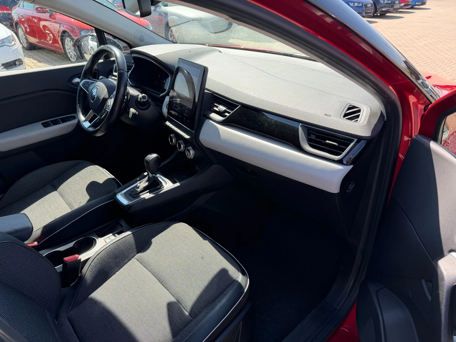 Renault Captur 1.3TCe AVTOMAT/NAVI/KOJA/KAMERA EURO 6, снимка 11 - Автомобили и джипове - 54303257