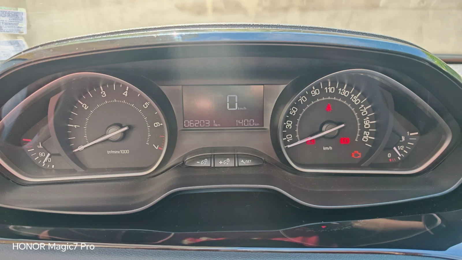 Peugeot 208, снимка 8 - Автомобили и джипове - 55131005