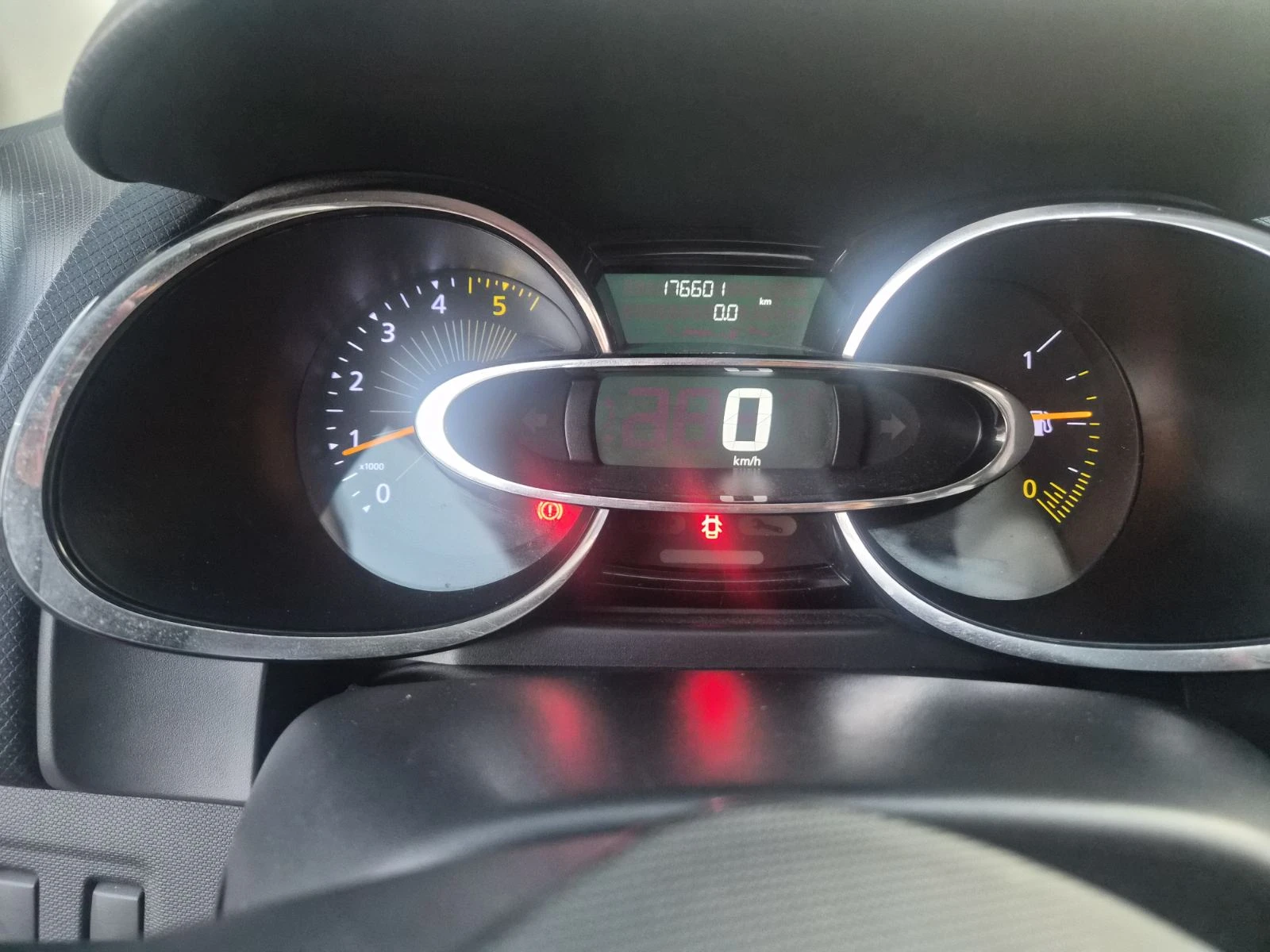 Renault Clio, снимка 8 - Автомобили и джипове - 55529453
